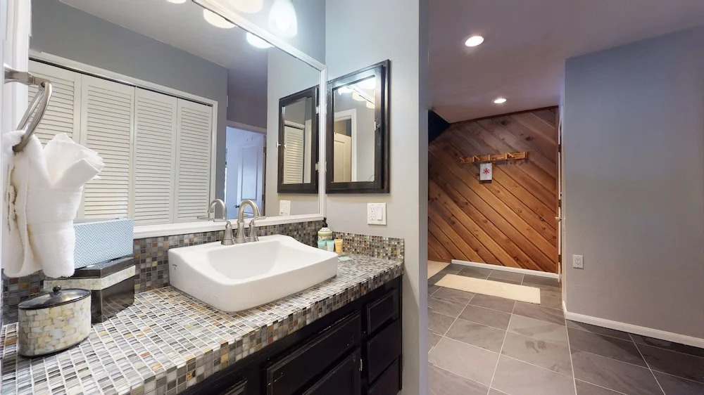 Snowcreek I 28, Light and Bright Corner Condo with Mountain Views and Fireplace by RedAwning