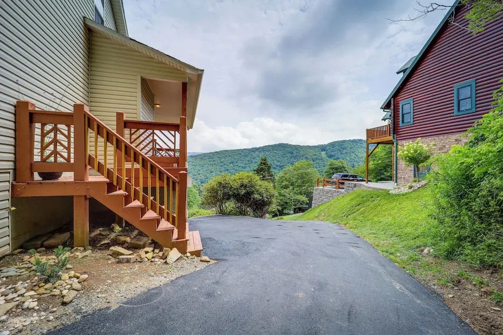 8 Mi to Sugar Mountain Resort: Seven Devils Home
