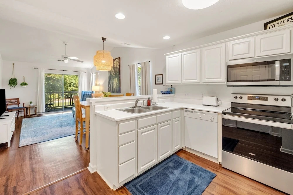 Welcome To True Blue 52 F 2 Bedroom Condo by Peace Vacations