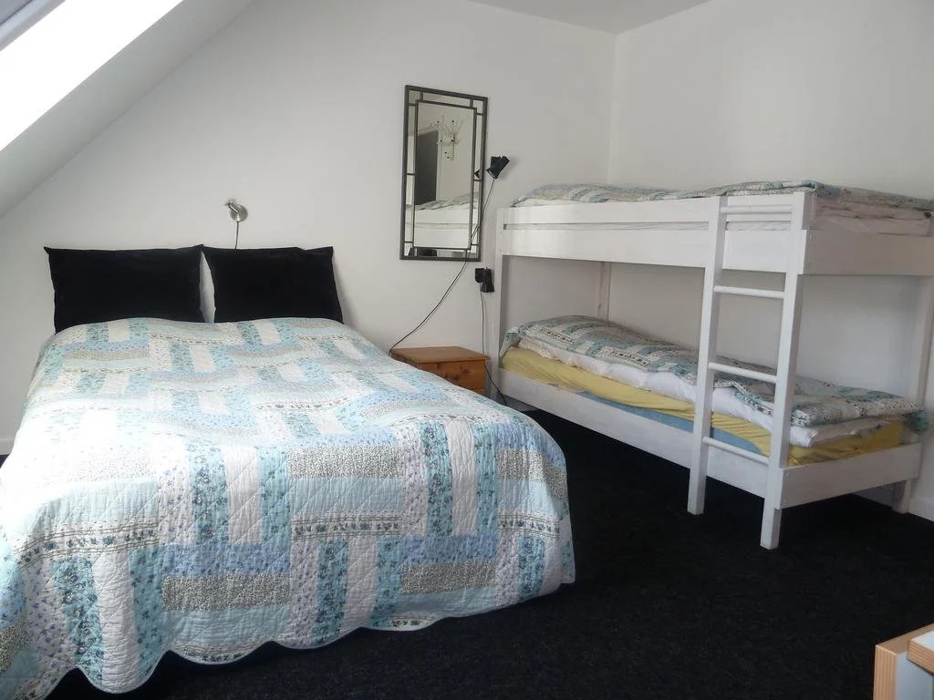 Give Bed & Breakfast