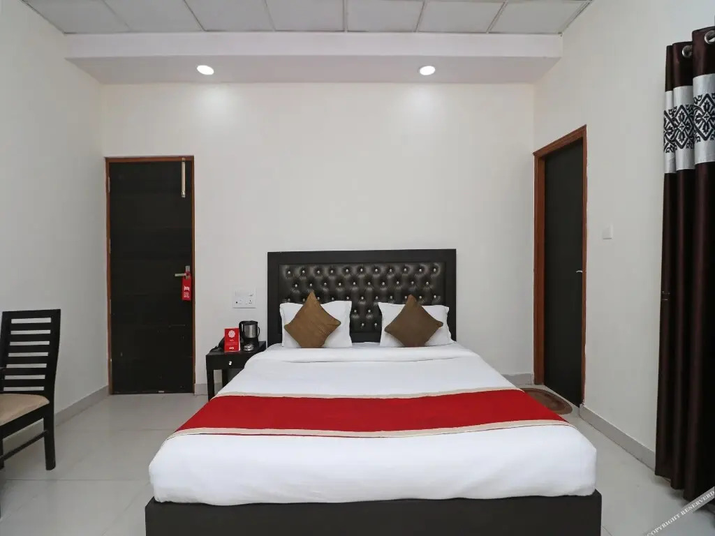 Gold Star Suits By OYO Rooms