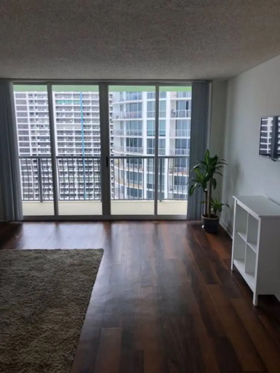 One Bedroom Apartment in Skyrise