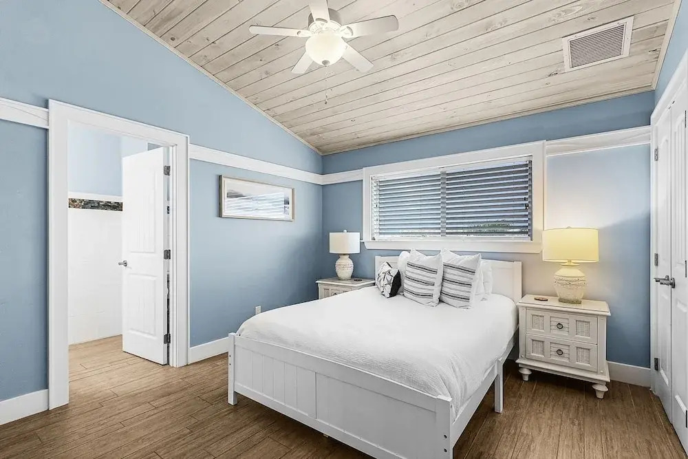 571 Seabatical: Canal Front With Pool! 5 Bedroom Home