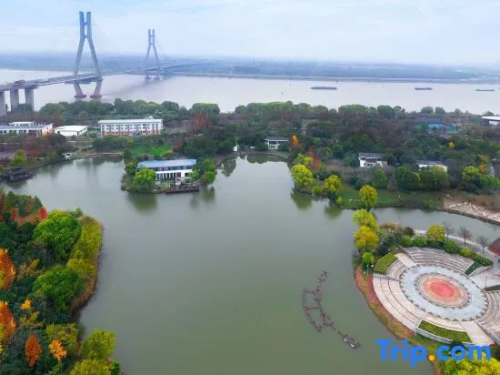 Zhenjiang Runyang Bridge Hotel
