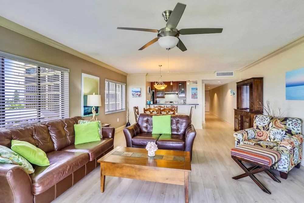 Land's End 407 Building 11 Beachfront / End Unit /top Floor