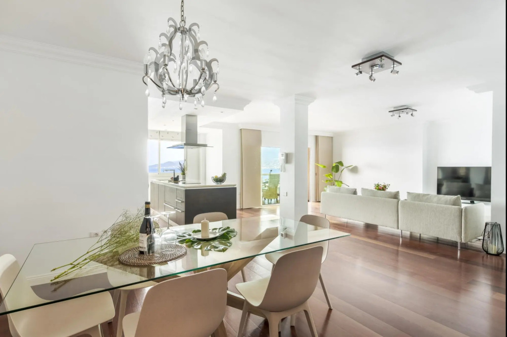 Spacious beach apartment with private parking