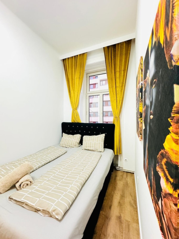 Stylish 9BR Apartment for 18 Guests