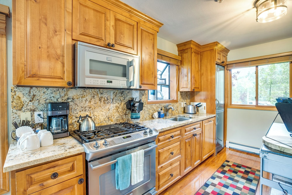 Mountain Village Home Steps to Ski Lift & Shuttle