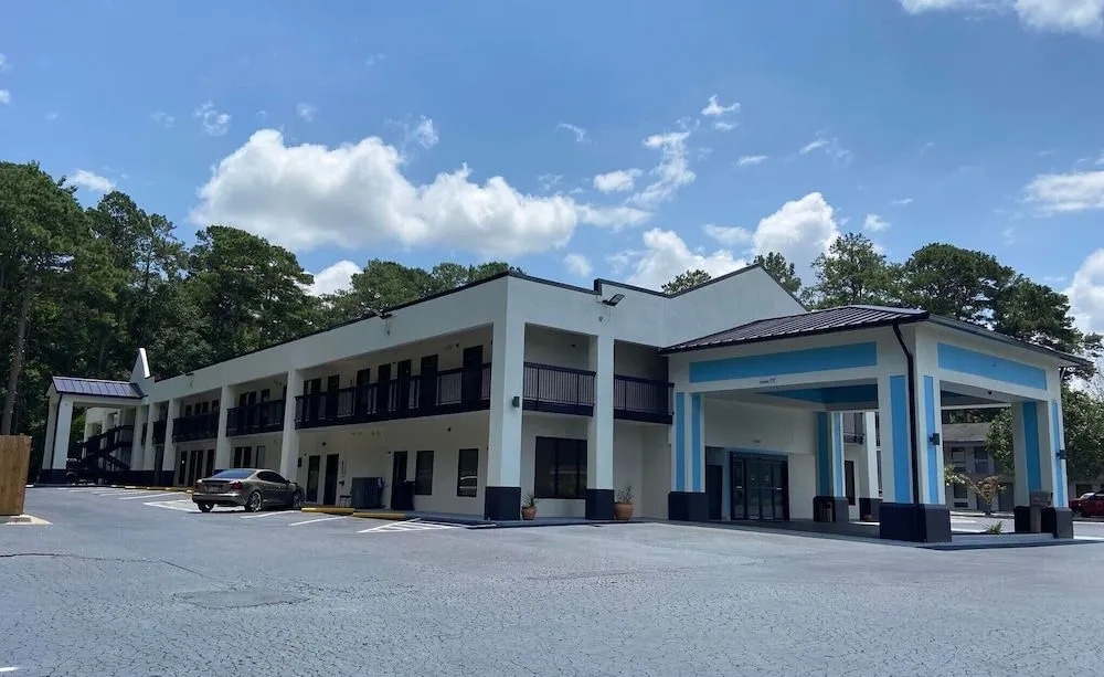 Speedway Inn & Suites