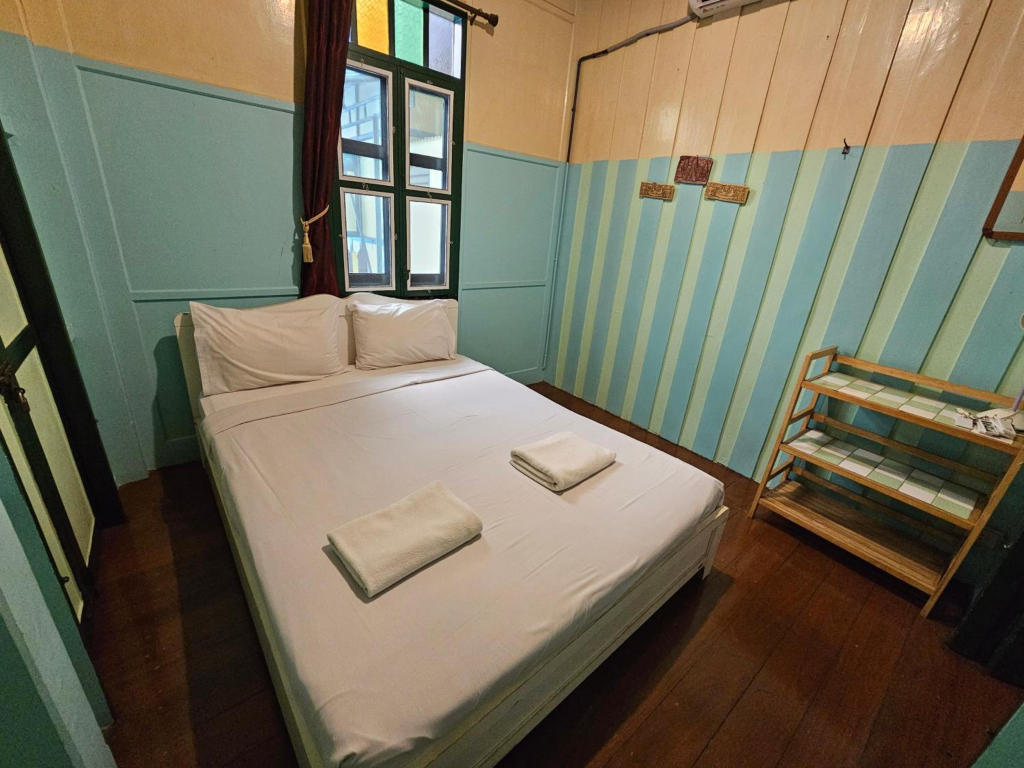 Samsen Sam Place