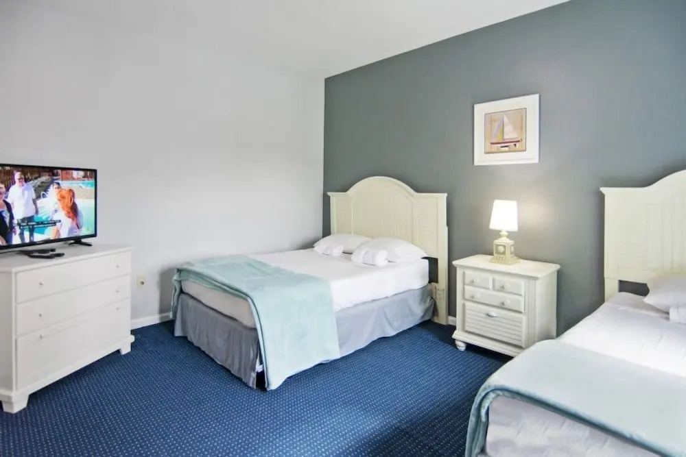 Runaway Beach Club 2202 - Three Bedroom Condo