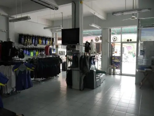 Dive Den