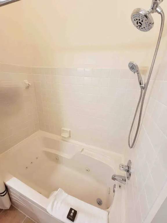 Grand Wood Suites