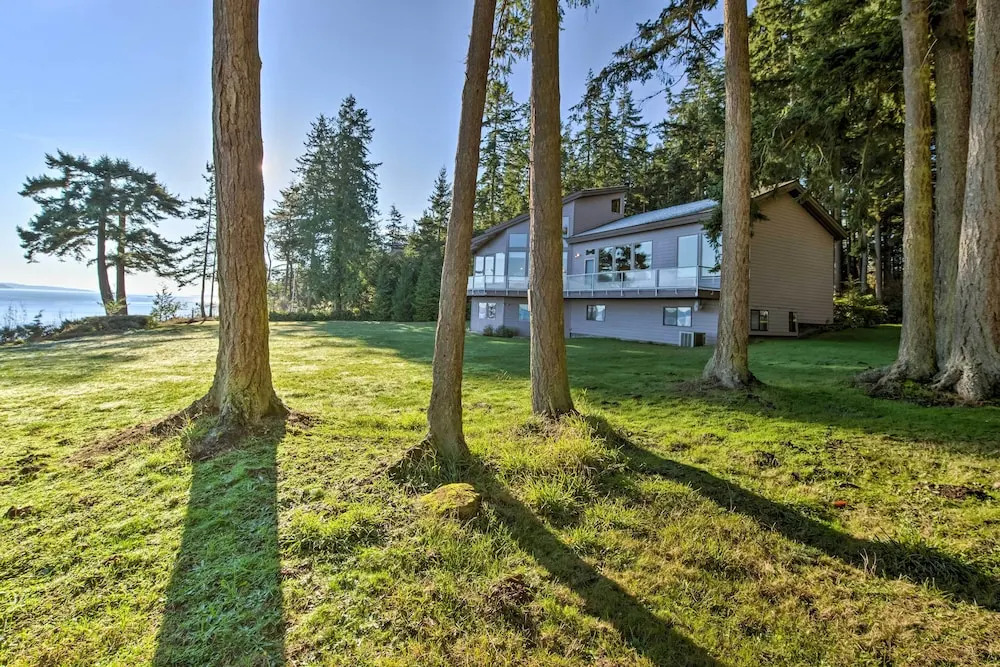 Marrowstone Island Home: 20 Mins to Port Townsend