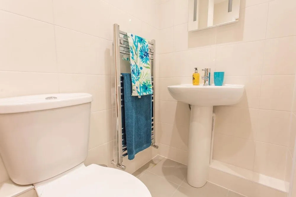 Modern Bright 1-2 Bed Apartments Oxford, with Free Parking ,OX4 Near BMW Science Park & Hospitals