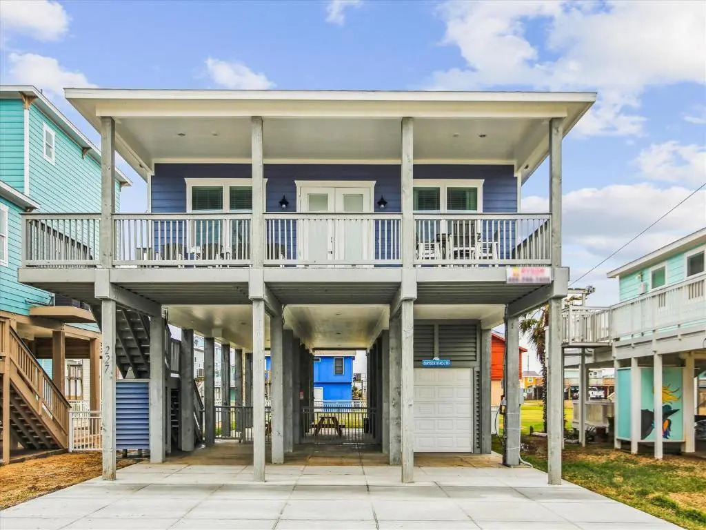 Sandy Cheeks Surfside by Ryson Vacation Rentals