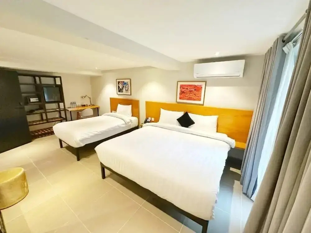 The Avenue Hotel