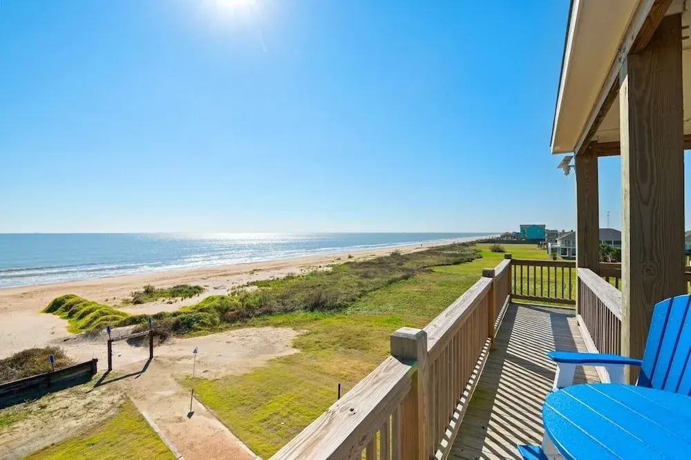 Deja Blue 5 Bedroom Home by RedAwning