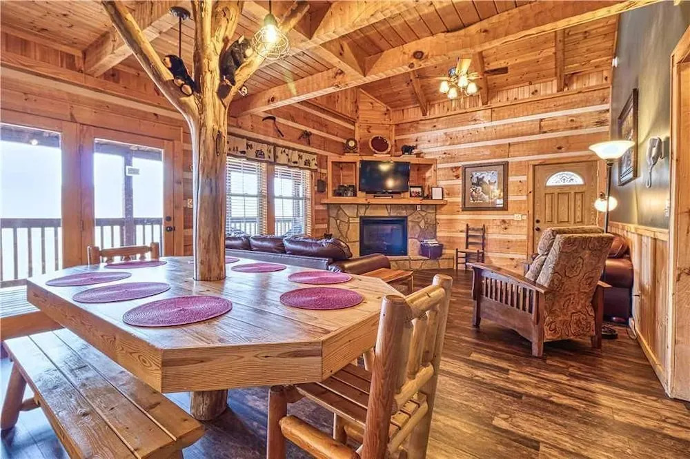 Chubby and Cubbys Den - Three Bedroom Cabin