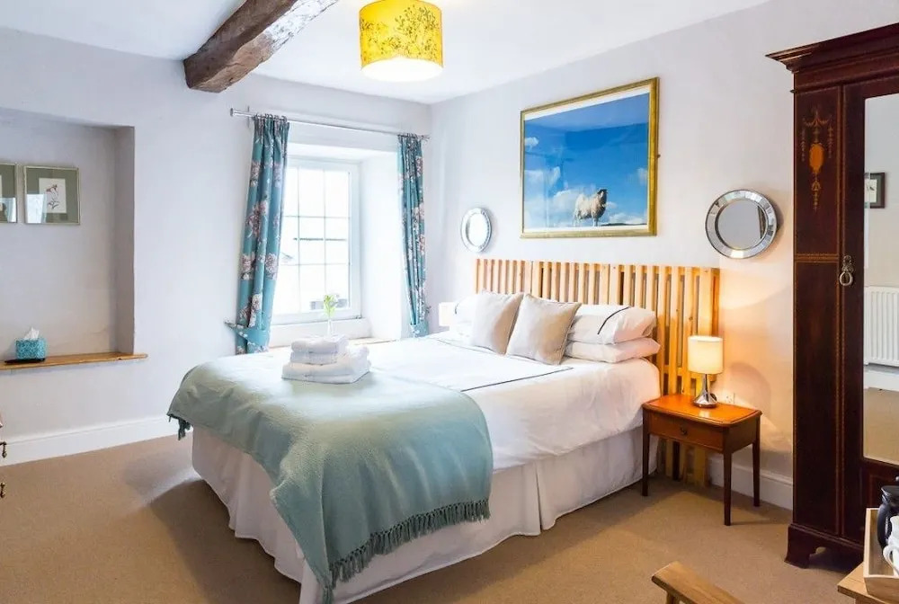 Hutton House Bed and Breakfast