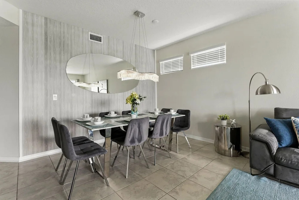 Beautiful Lakeview Retreat Near Disney