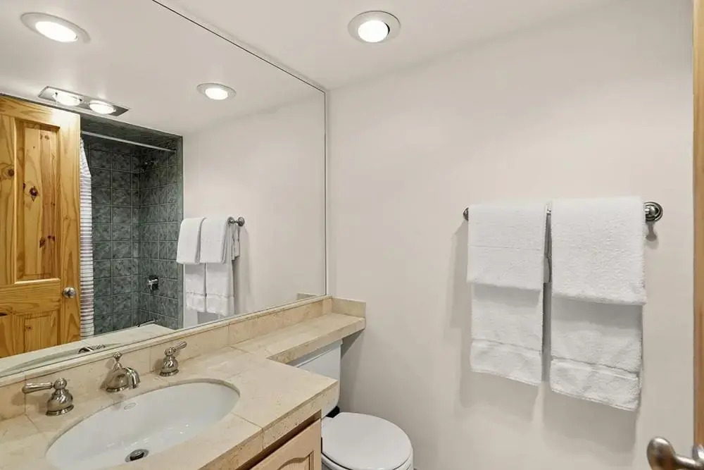 Chateau Eau Claire Unit 8