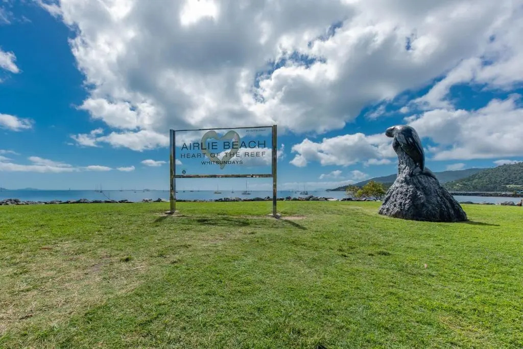 2BR Apartment with Stunning Ocean Views