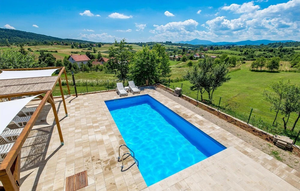 Awesome Apartment in Rakovica With 1 Bedrooms, Wifi and Outdoor Swimming Pool