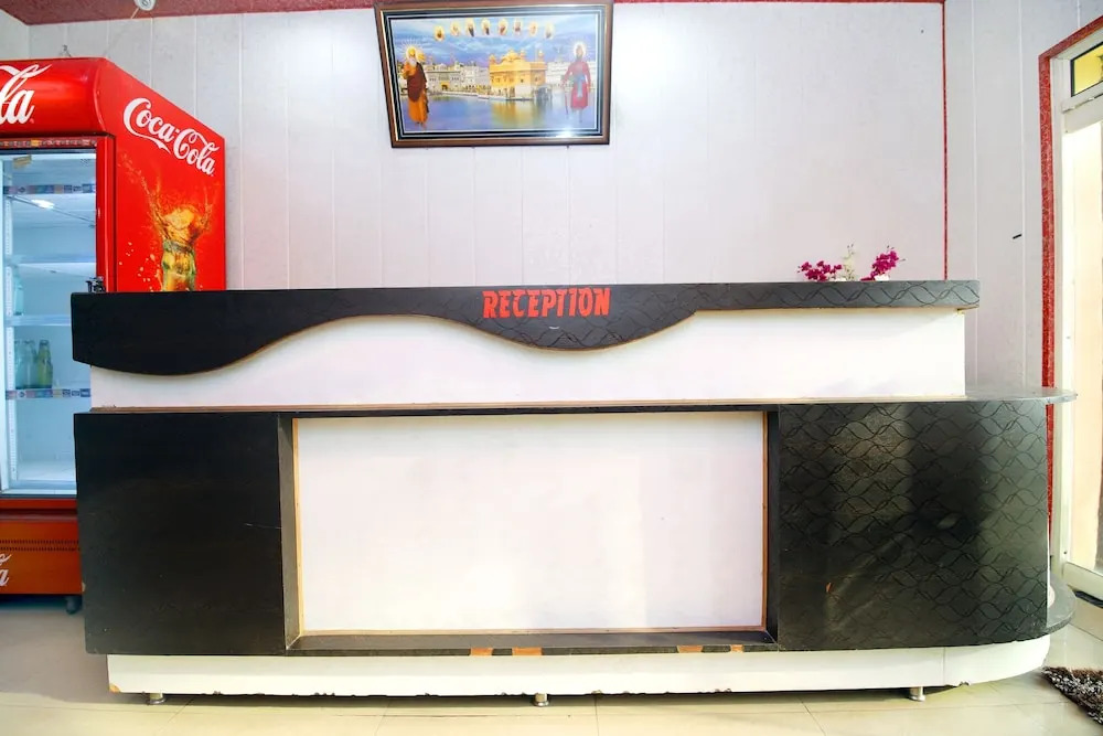 Mr Shawarma Family Restaurant & Hotel by OYO Rooms