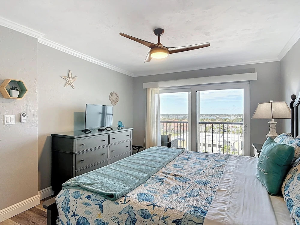 Oceanfront 1BR Condo Balcony Heated Pool Beach