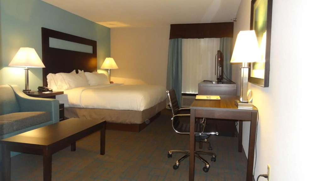 Holiday Inn Express Hotel Kansas City - Bonner Springs by IHG