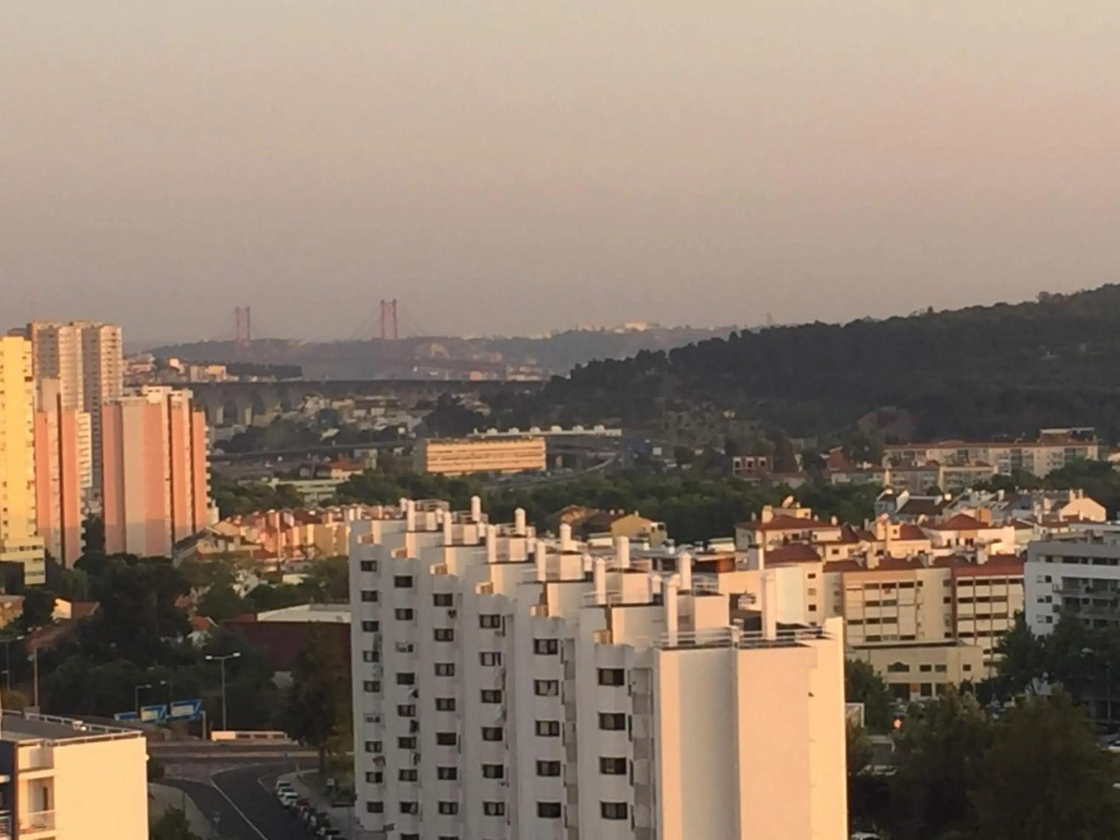 Skyscraper Riverview Lisbon with Indoor Pool