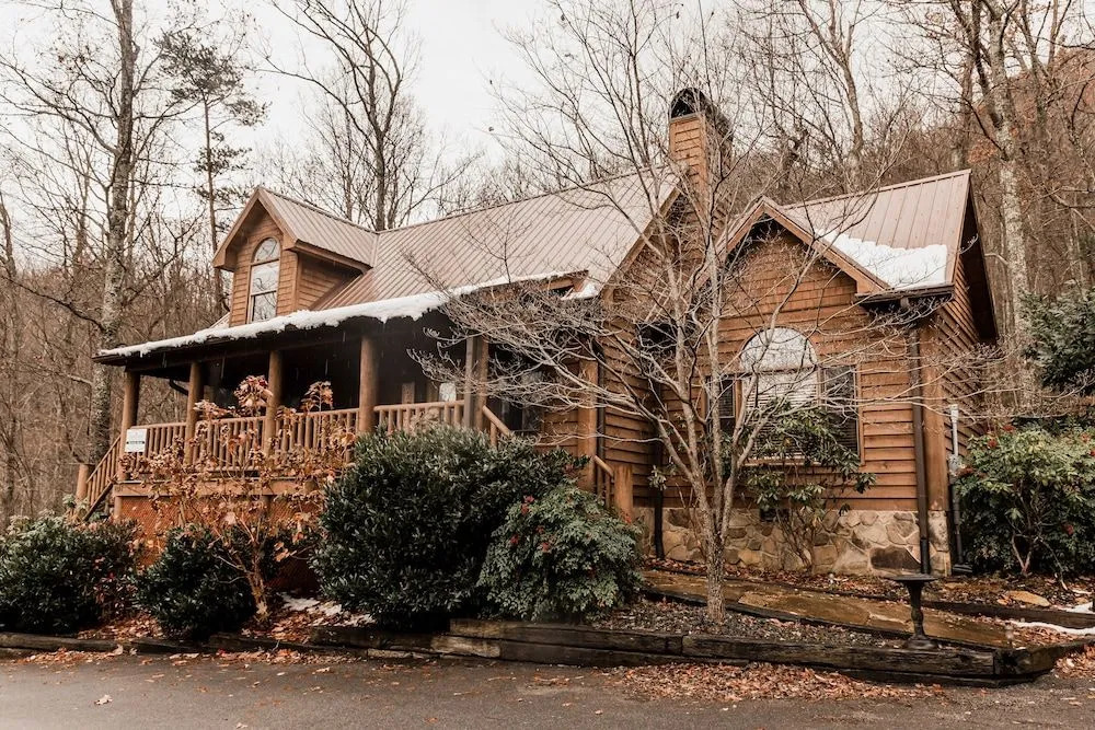 Parkside Haven 2 Br cabin by RedAwning