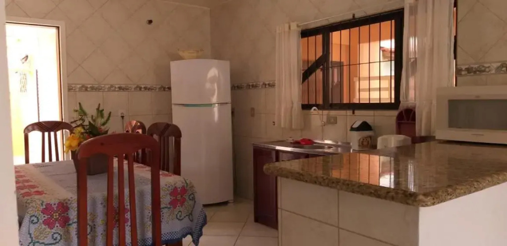 Casa 02 dorm na Rua Salmao