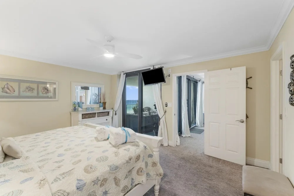 Stunning 2/2 Designer Condo w Coastal Appeal Right on the Gulf!