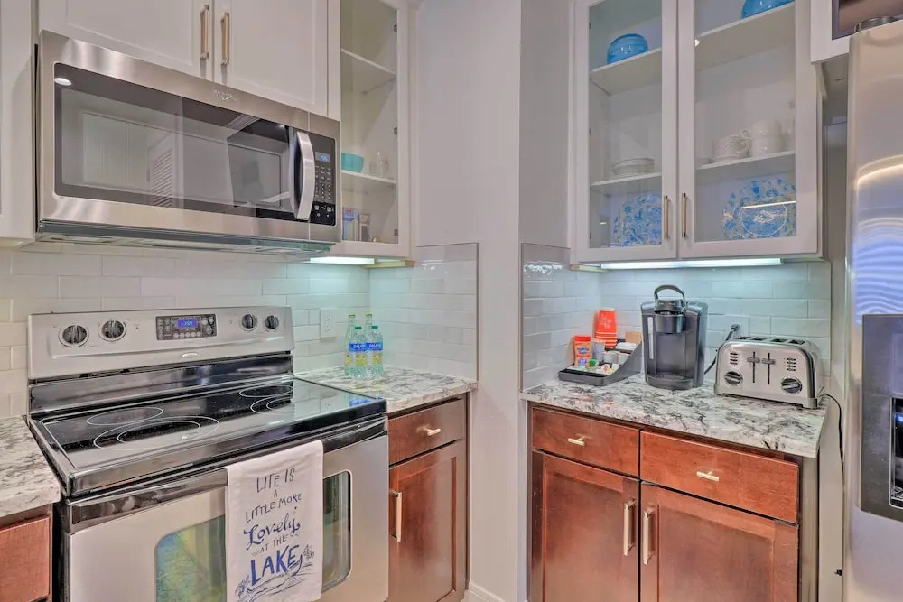 Lake LBJ Condo w/ Balcony & Shared Boat Docks
