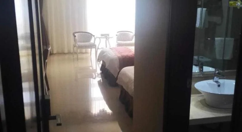 Fengxianghu Hotel (Haikou East High-speed Railway Station)