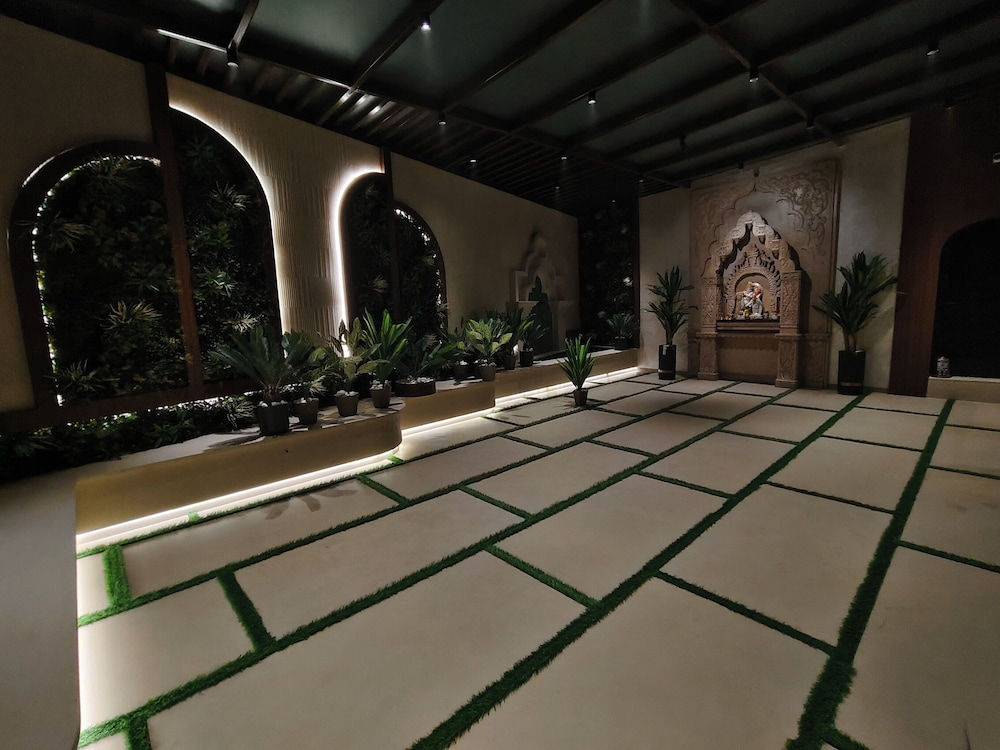 Hotel Raas Vrindavan