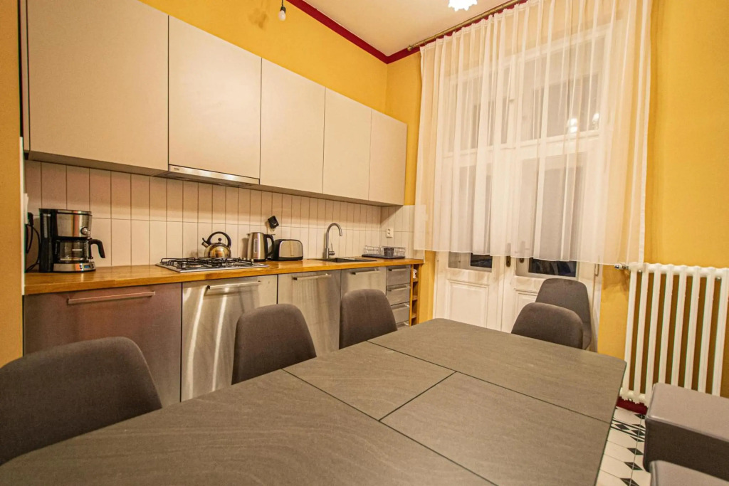 4 Bedrooms 130m2 apartment at the Main City Square