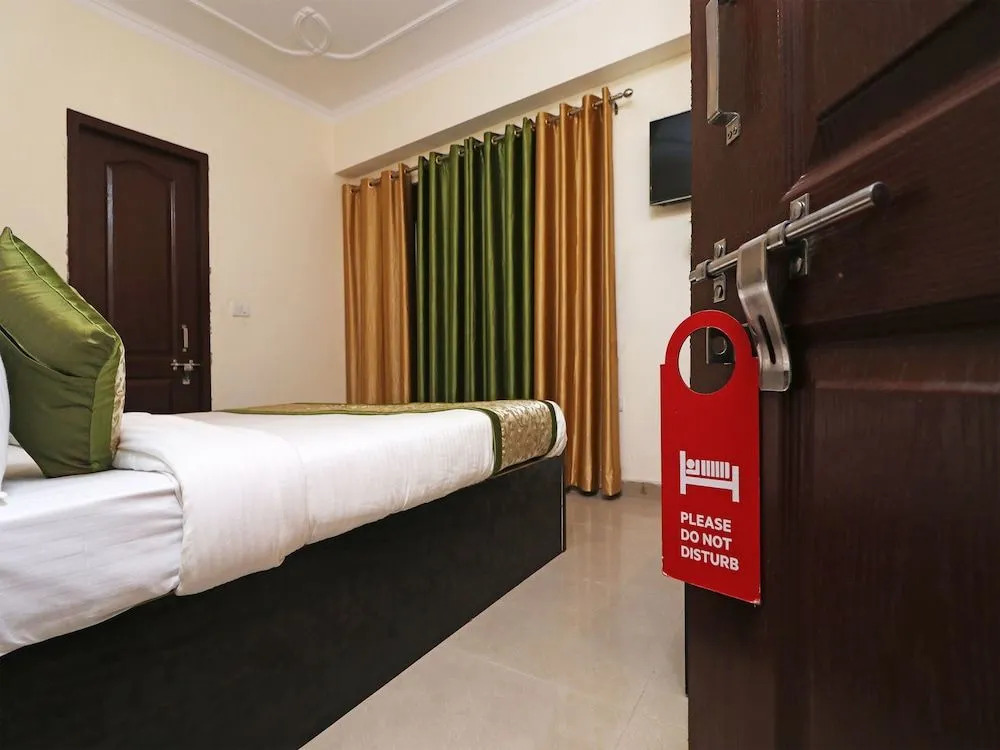OYO 18375 Jd Palace