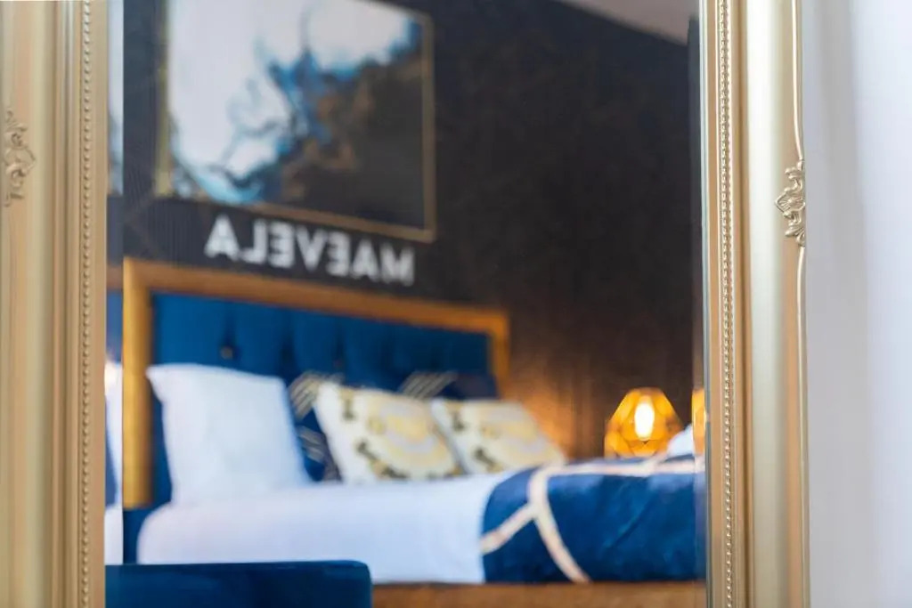 MAEVELA Apartments - Ultra Lavish Luxury 2 Bed Apartment City Centre - With BALCONY - FREE SECURE PARKING - PS4 & Smart TV's