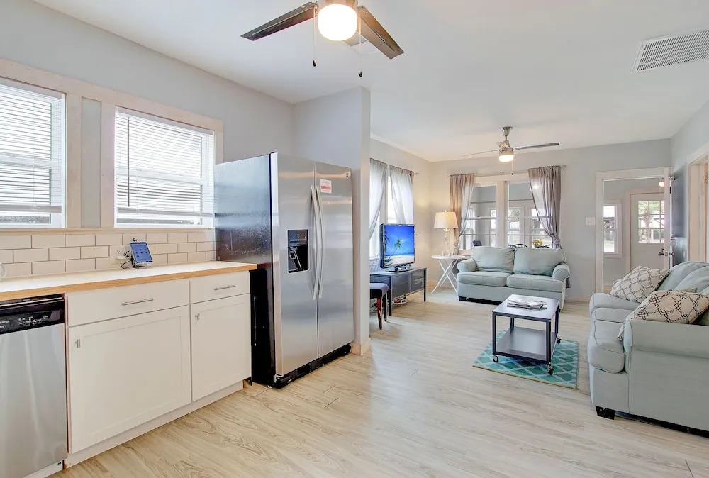 New Listing! Boogie Down & Surfs Up: 2-unit 4 Bedroom Duplex