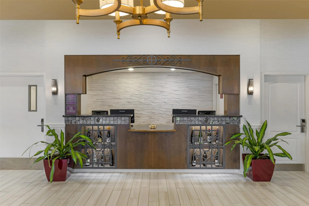 Best Western PLUS Vineyard Inn and Suites