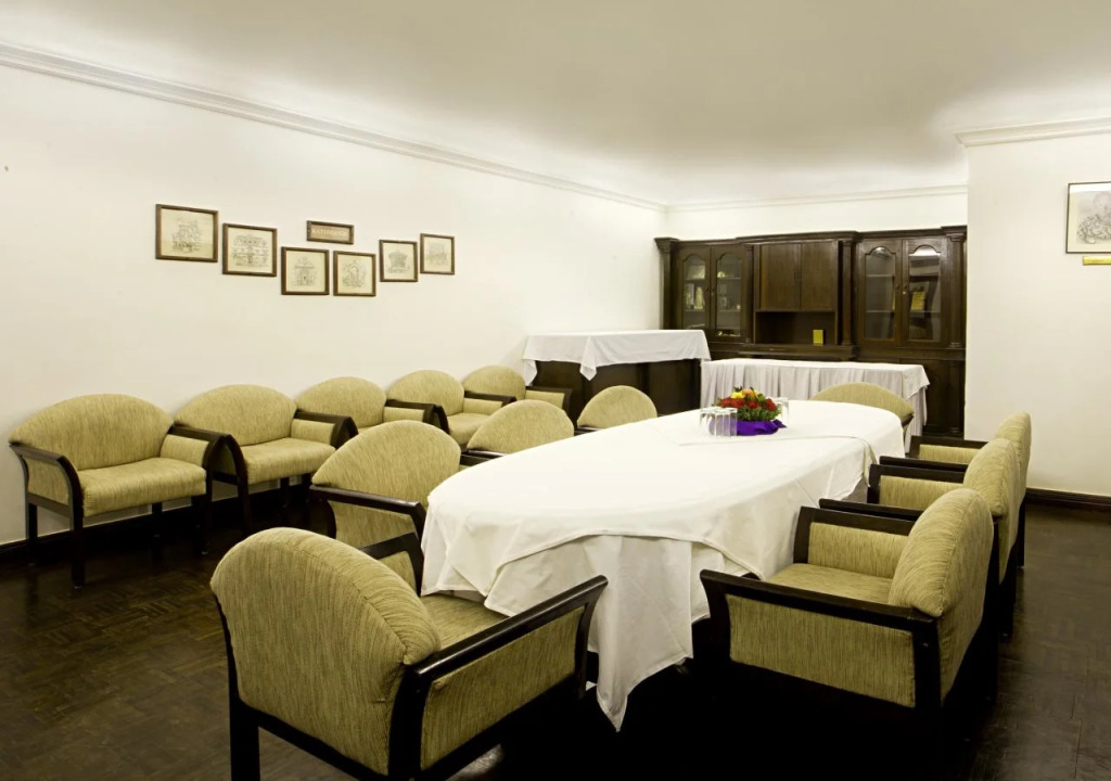 Shangri La Hotel