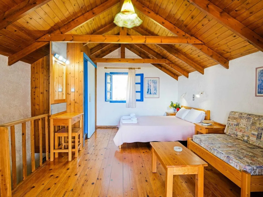 Pretty Holiday Home with Lotus Garden & Terrace near Sea Beach