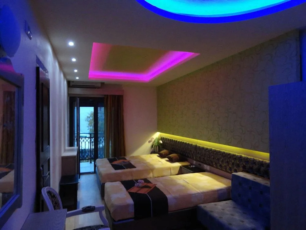 Captains Beach Apartments
