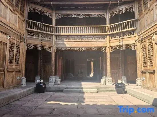 Qilai Manor Hotel (Lizhuang Ancient Town)