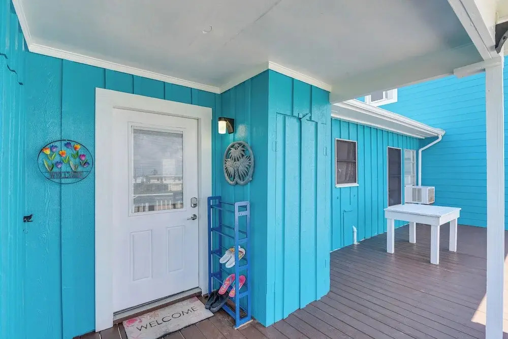 Walk to Shore: Freeport Beach House w/ Grill