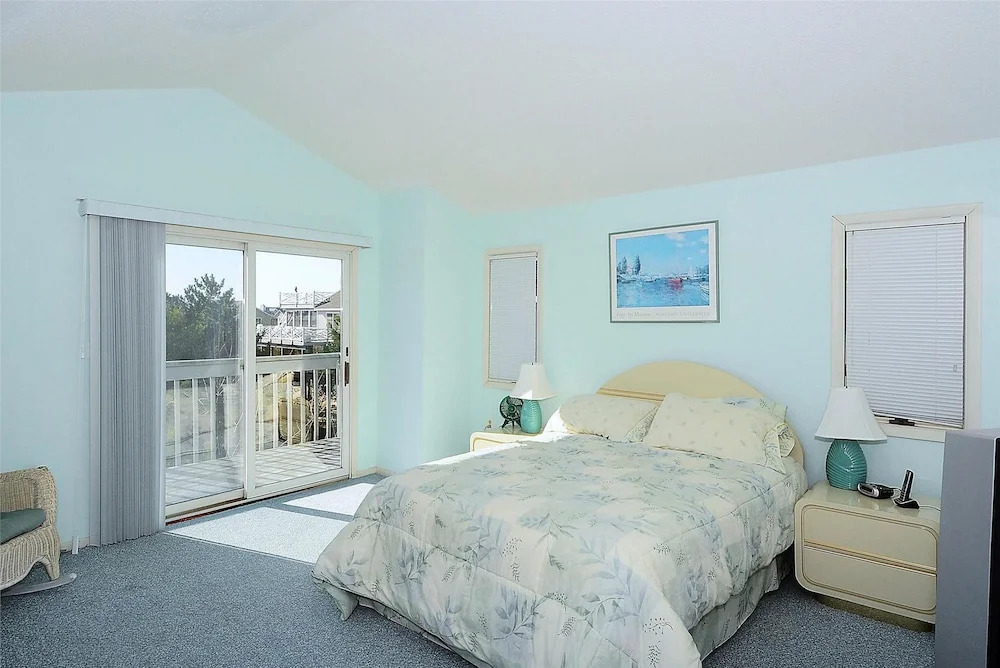 39586- 2 Admiral Road 8W by Long & Foster