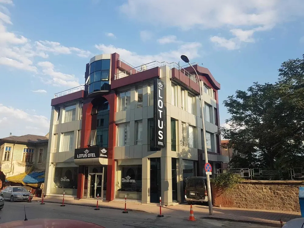 Deluxe Hotel